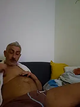 Snapshot of cuci45 chatting on October 25, 11:06 pm cuci45 online show from October 25, 11:06 pm