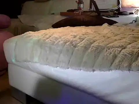 Snapshot of OSIRlS chatting on January 14, 12:45 pm OSIRlS online show from January 14, 12:45 pm