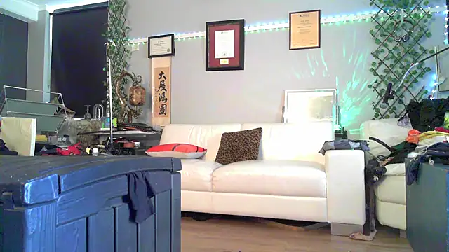 Snapshot of OSIRlS chatting on October 14, 7:15 am OSIRlS online show from October 14, 7:15 am