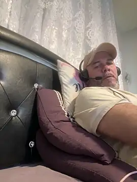 Cristian-Brayan online show from April 2, 8:27 pm