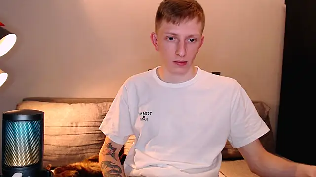 Snapshot of juliaanddima chatting on October 28, 10:34 pm juliaanddima online show from October 28, 10:34 pm