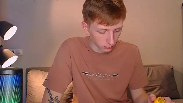 Snapshot of juliaanddima chatting on December 10, 8:16 pm juliaanddima online show from December 10, 8:16 pm