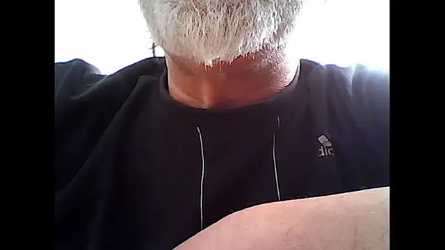 Snapshot of xcimeru chatting on October 24, 1:35 pm xcimeru online show from October 24, 1:35 pm