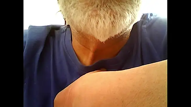 Snapshot of xcimeru chatting on October 28, 2:52 pm xcimeru online show from October 28, 2:52 pm