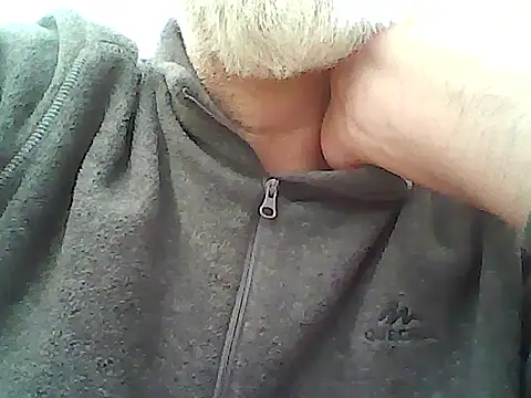 Snapshot of xcimeru chatting on February 11, 2:57 pm xcimeru online show from February 11, 2:57 pm