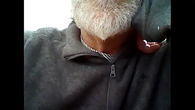 Snapshot of xcimeru chatting on October 29, 3:59 pm xcimeru online show from October 29, 3:59 pm