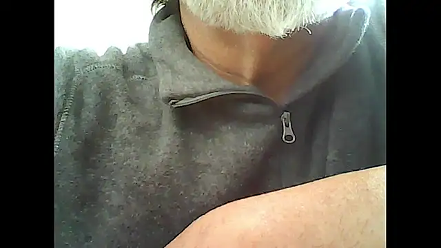 Snapshot of xcimeru chatting on September 12, 9:42 am xcimeru online show from September 12, 9:42 am