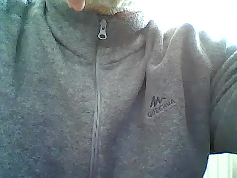 Snapshot of xcimeru chatting on February 7, 11:45 am xcimeru online show from February 7, 11:45 am