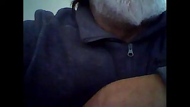 Snapshot of xcimeru chatting on October 9, 7:13 am xcimeru online show from October 9, 7:13 am