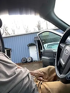 Snapshot of Themechanic420 chatting on December 17, 7:15 pm Themechanic420 online show from December 17, 7:15 pm