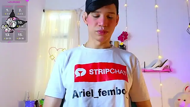 Snapshot of Ariel_Femboy_ chatting on March 16, 7:27 pm Ariel Femboy  online show from March 16, 7:27 pm