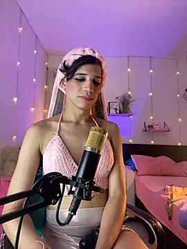 Snapshot of Ariel_Femboy_ chatting on October 14, 3:35 am Ariel Femboy  online show from October 14, 3:35 am