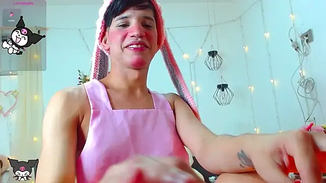Snapshot of Ariel_Femboy_ chatting on January 12, 3:28 am Ariel Femboy  online show from January 12, 3:28 am
