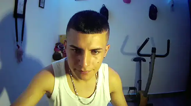 Snapshot of SHAT_SEX chatting on December 17, 11:05 pm SHAT SEX online show from December 17, 11:05 pm