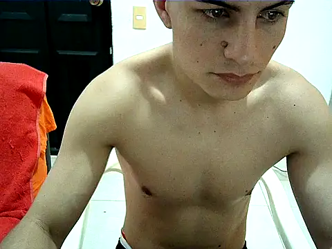 Snapshot of SHAT_SEX chatting on September 25, 4:39 pm SHAT SEX online show from September 25, 4:39 pm