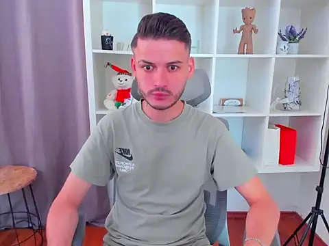 andboyfor6 online show from June 9, 5:42 am