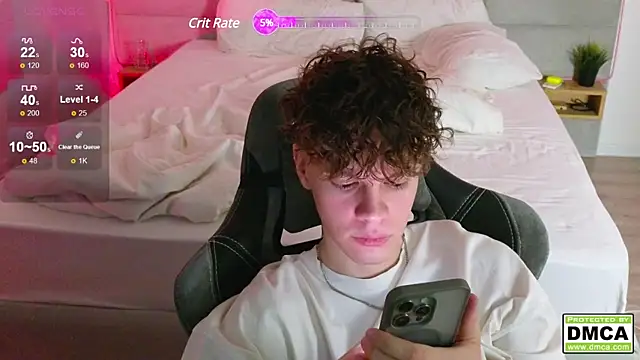 Snapshot of cute_thomas chatting on January 22, 7:45 pm cute thomas online show from January 22, 7:45 pm