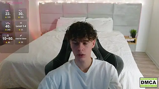 Snapshot of cute_thomas chatting on December 12, 5:15 pm cute thomas online show from December 12, 5:15 pm