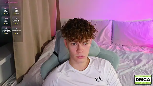 Snapshot of cute_thomas chatting on October 22, 7:27 pm cute thomas online show from October 22, 7:27 pm