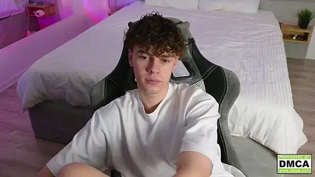 Snapshot of cute_thomas chatting on December 7, 6:04 pm cute thomas online show from December 7, 6:04 pm