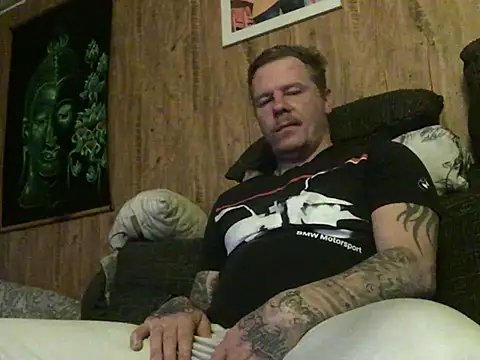 Snapshot of steveindahouse chatting on March 17, 6:51 am steveindahouse online show from March 17, 6:51 am