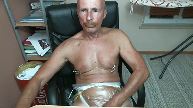 Snapshot of olibrius71 chatting on September 13, 7:48 pm olibrius71 online show from September 13, 7:48 pm