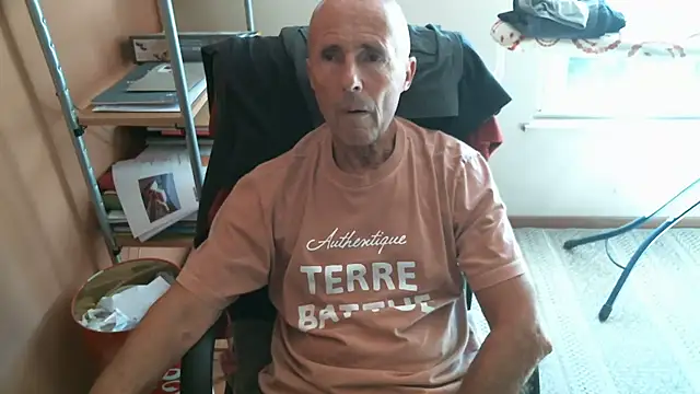 Snapshot of olibrius71 chatting on October 7, 11:36 am olibrius71 online show from October 7, 11:36 am