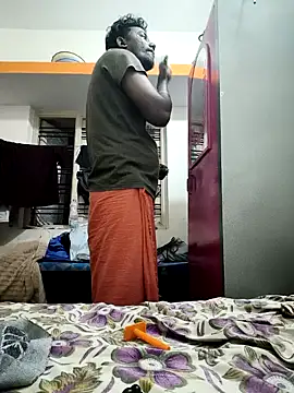 Snapshot of Mallupaiyanaachu chatting on January 18, 2:23 pm Mallupaiyanaachu online show from January 18, 2:23 pm