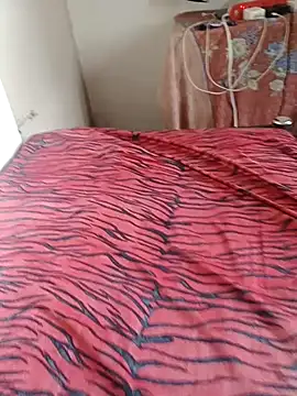 Snapshot of Mallupaiyanaachu chatting on December 18, 8:20 am Mallupaiyanaachu online show from December 18, 8:20 am