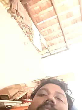 Snapshot of Mallupaiyanaachu chatting on December 3, 5:41 am Mallupaiyanaachu online show from December 3, 5:41 am