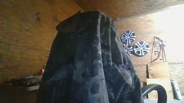 Snapshot of hardcok4u2abuse40 chatting on January 28, 8:14 am hardcok4u2abuse40 online show from January 28, 8:14 am