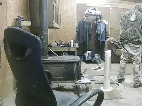 Snapshot of hardcok4u2abuse40 chatting on February 19, 4:12 am hardcok4u2abuse40 online show from February 19, 4:12 am