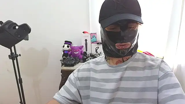 Snapshot of AcidMilo chatting on March 14, 9:21 pm AcidMilo online show from March 14, 9:21 pm