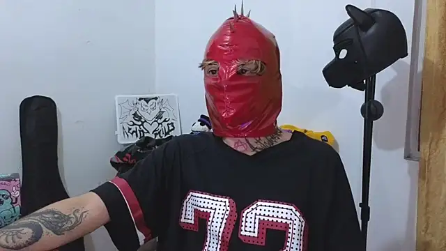 Snapshot of AcidMilo chatting on February 10, 6:20 am AcidMilo online show from February 10, 6:20 am