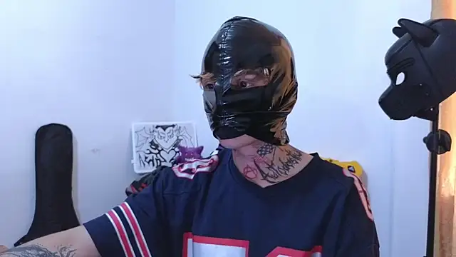 Snapshot of AcidMilo chatting on February 10, 10:09 pm AcidMilo online show from February 10, 10:09 pm