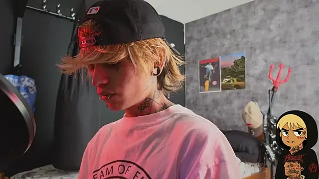 Snapshot of AcidMilo chatting on October 24, 2:30 pm AcidMilo online show from October 24, 2:30 pm