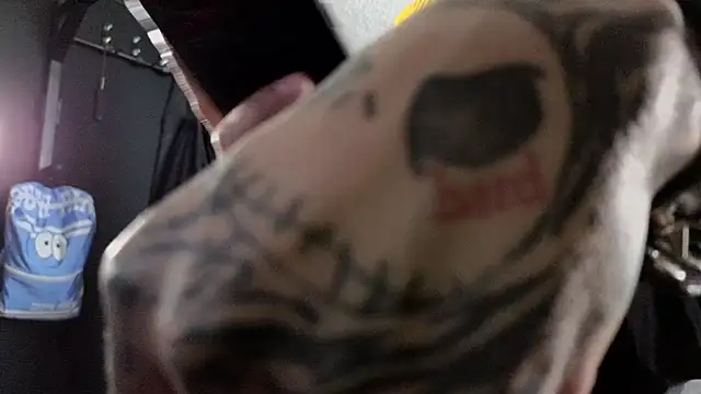 Snapshot of AcidMilo chatting on October 11, 7:51 pm AcidMilo online show from October 11, 7:51 pm