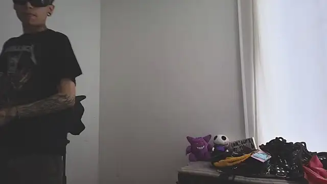 Snapshot of AcidMilo chatting on March 3, 9:12 pm AcidMilo online show from March 3, 9:12 pm