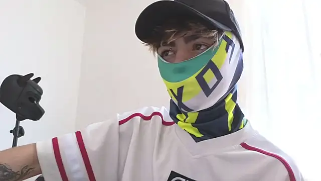 Snapshot of AcidMilo chatting on February 16, 1:49 pm AcidMilo online show from February 16, 1:49 pm