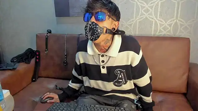 Snapshot of AcidMilo chatting on December 9, 5:18 am AcidMilo online show from December 9, 5:18 am