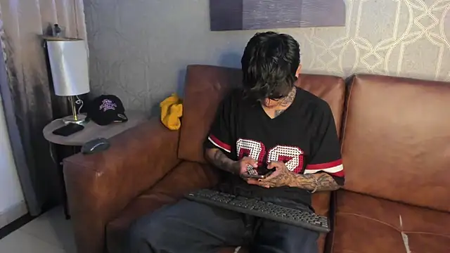 Snapshot of AcidMilo chatting on December 14, 12:55 pm AcidMilo online show from December 14, 12:55 pm