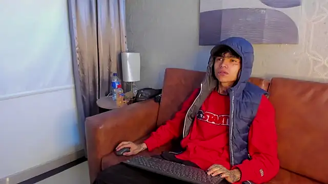 Snapshot of AcidMilo chatting on December 11, 12:27 pm AcidMilo online show from December 11, 12:27 pm