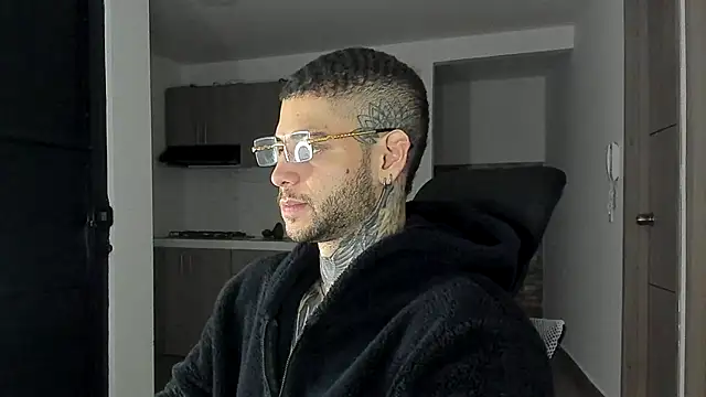  jamesleandros1 online show from September 10, 12:42 am