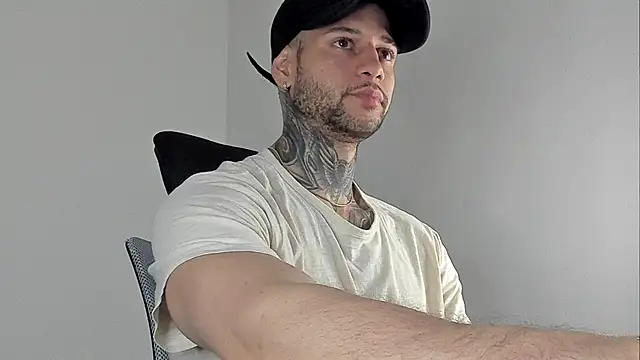  jamesleandros1 online show from September 27, 4:32 am