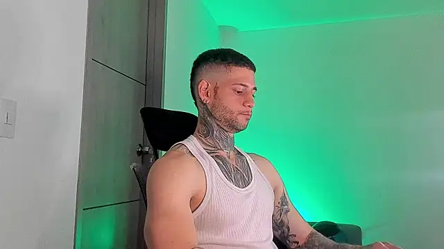  jamesleandros1 online show from May 28, 1:47 am