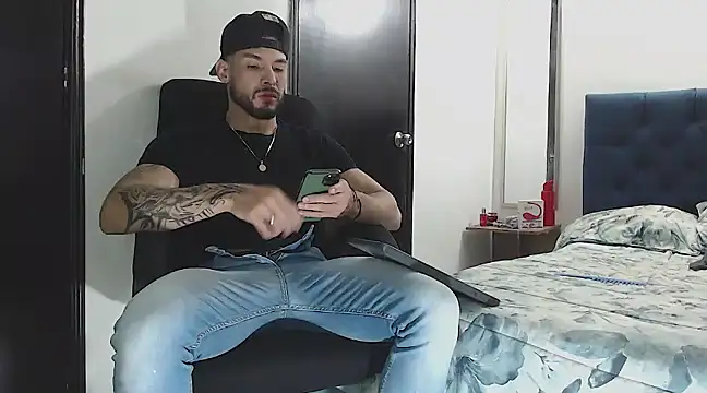 Snapshot of danielconor_26 chatting on December 27, 12:50 am danielconor 26 online show from December 27, 12:50 am