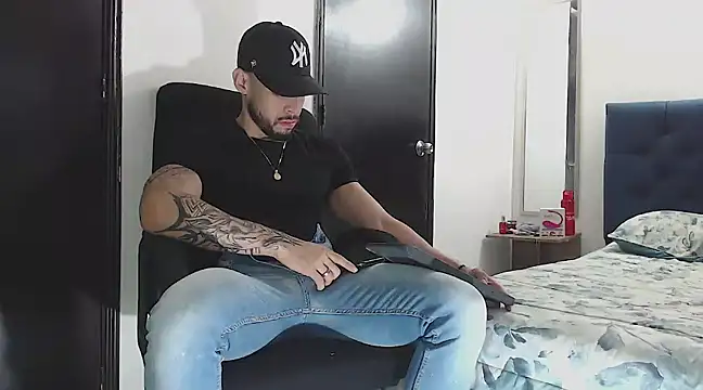 Snapshot of danielconor_26 chatting on December 27, 2:12 pm danielconor 26 online show from December 27, 2:12 pm