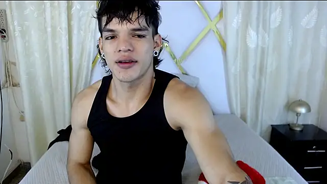 AlbertBernal69 online show from December 15, 3:45 am