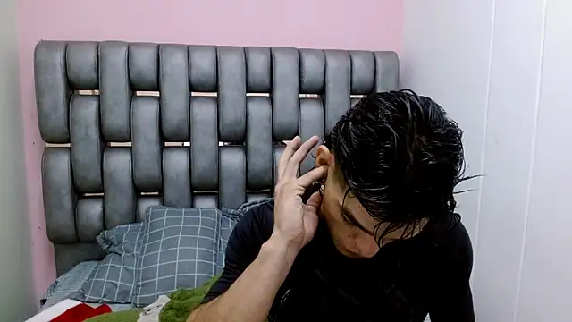 AlbertBernal69 online show from December 28, 2:43 am