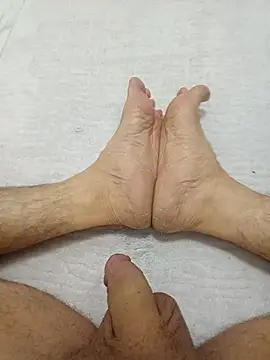 Snapshot of Hardapple01 chatting on October 19, 7:22 am Hardapple01 online show from October 19, 7:22 am